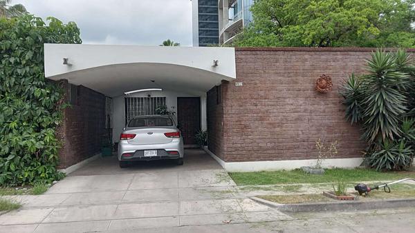 CASA EN VENTA UNA PLANTA EN PRIVADA SANTA MARIA.