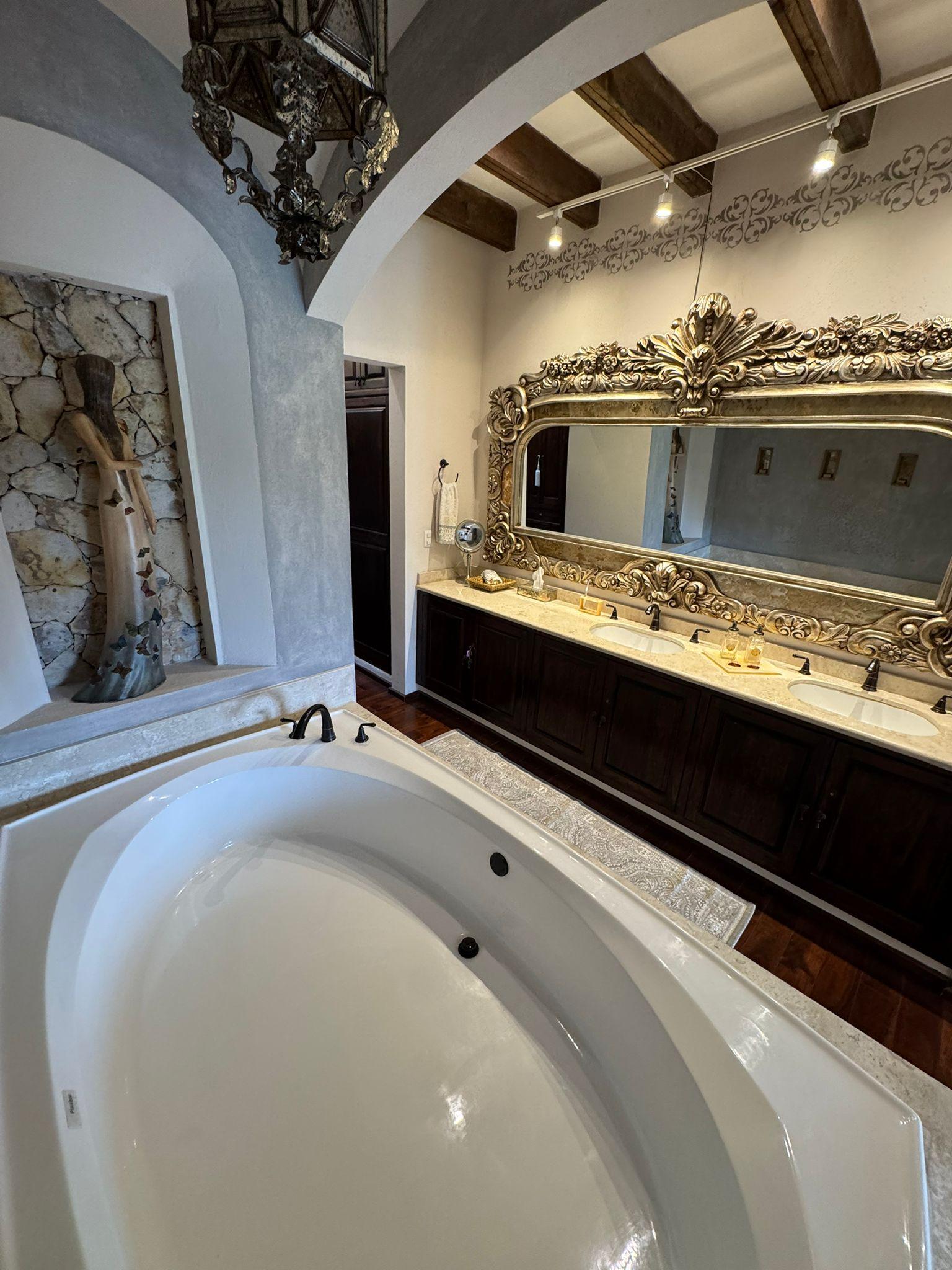 Casa de 5 Habitaciones en Renta en San Miguel de Allende | KC0292