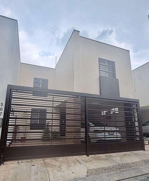 Venta de casa en Las Lomas, Cumbres