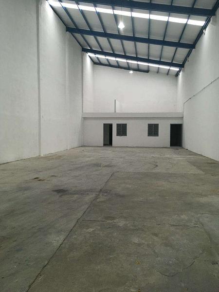 Bodega en Renta | 300 m² | Disponible Septiembre 2026