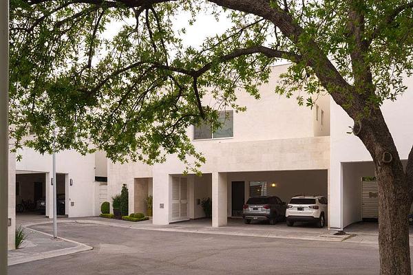 RESIDENCIA EN RENTA 📍 Fracc. La Encantada SPGG