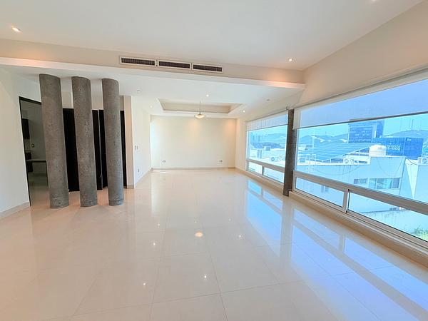 Casa en Venta en Privanzas Monterrey 5to Sector