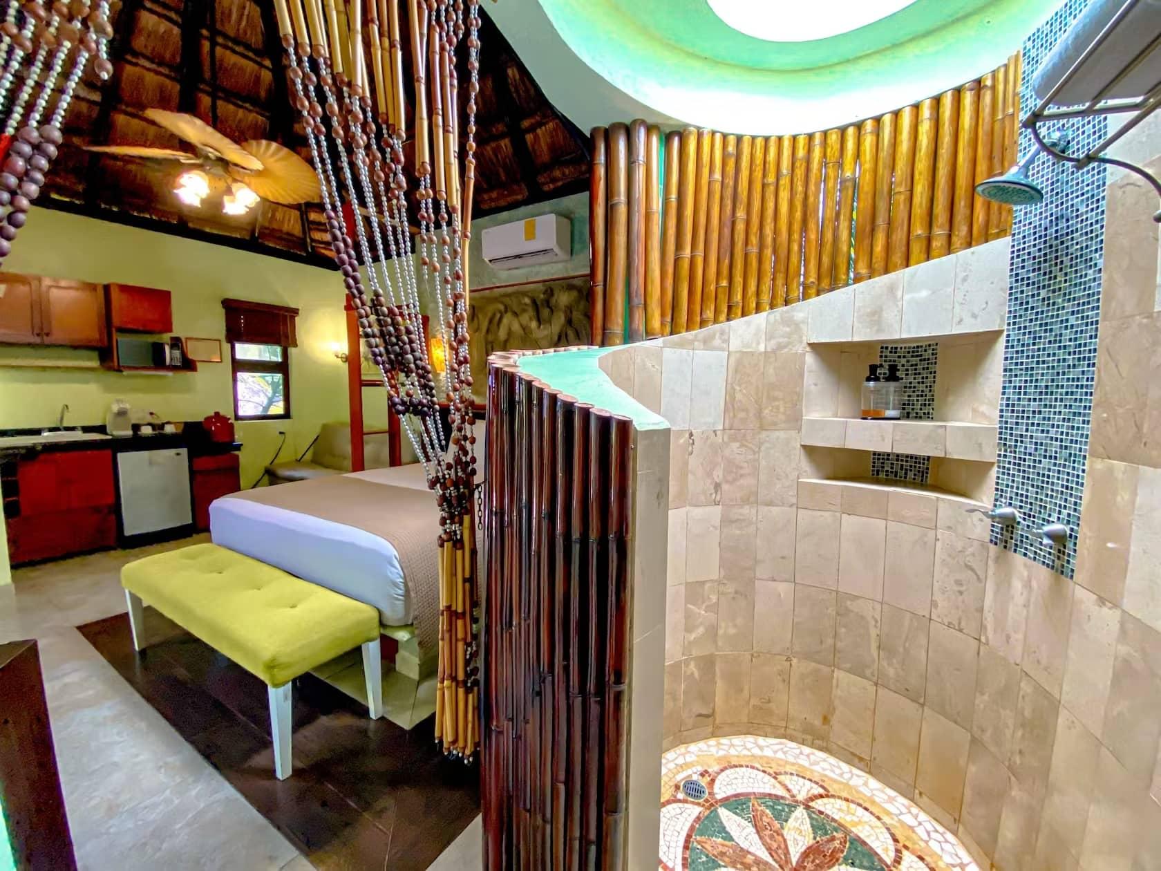 Hotel en Venta en Playa del Carmen a una cuadra de la Playa | KC0001